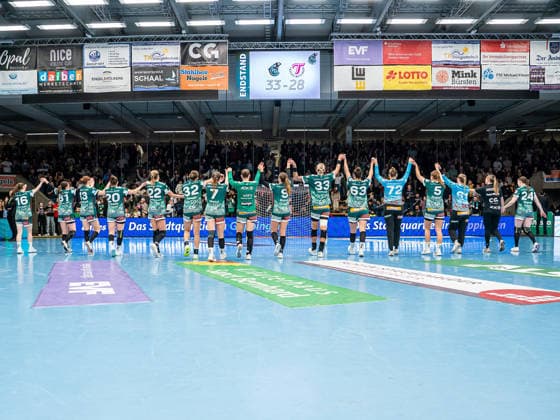 Die Mannschaft bedankt sich nach dem Spiel bei den Fans, Frisch Auf Goeppingen vs. TuS Metzingen, Handball, 1. Bundesliga, Spielzeit 2025 2026, 30.12.2025 Frisch Auf Goeppingen vs. TuS Metzingen, Handball, 1. Bundesliga, Spielzeit 2025 2026, 30.12.2025 Goeppingen Copyright: xMichaelxSchmidt Eibner-Pressefotx EP_MST