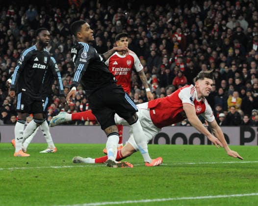 Football - 2025 2026 Premier League - Arsenal vs Aston Villa - Emirates Stadium - Tuesday 30th December 2025 Viktor Gyokeres of Arsenal with a diving header, just over 