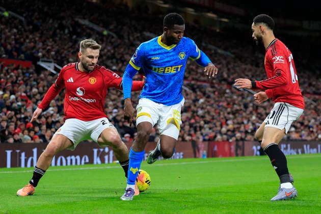Manchester United, ManU v Wolverhampton Wanderers, Premier League Yerson Mosquera (15) of Wolverhampton Wanderers is challenged by Matheus Cunha (10) and Luke Shaw (23) of Manchester United during the Premier League match between Manchester United and Wolverhampton Wanderers at Old Trafford, Manchester, UK on 30 December 2025. Manchester Old Trafford Greater Manchester UK Editorial use only DataCo restrictions apply See www.football-dataco.com , Copyright: xConorxMolloyx PSI-23486-0055