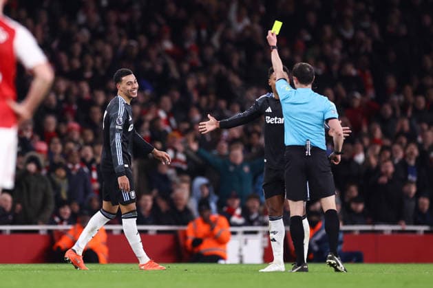Arsenal v Aston Villa 30 December 2025, London - Premier League Football - Arsenal v Aston Villa - Morgan Rogers of Aston Villa receives a yellow card - Photo: Jacques Feeney Offside. London UK Copyright: xJacquesxFeeneyx xOffsidexOffside