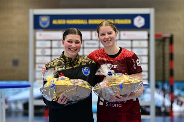 Handball I Frauen I Saison 2025-2026 I 1. HBF I 10. Spieltag I Buxtehuder SV - HSG Bensheim-Auerbach I 30.12.2025 Spielerinnen des Spiels Anika Hampel (10, Buxtehuder Sportverein) Nina Engel (6, HSG Bensheim Auerbach) Buxtehude Halle Nord Niedersachsen Deutschland Copyright: xLobeca FelixxSchlikisx