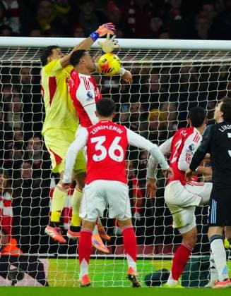 Gabriel Magalhaes of Arsenal scores the opening goal Arsenal v Aston Villa, Premier League, Football, Emirates Stadium, London, UK - 30 Dec 2025London Emirates Stadium United Kingdom EDITORIAL USE ONLY No use with unauthorised audio, video, data, fixture lists, club league logos or live services. Online in-match use limited to 120 images, no video emulation. No use in betting, games or single club league player publications. Copyright: xJavierxGarcia Shutterstockx 16216222af