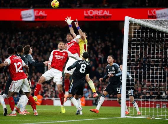 Gabriel of Arsenal jumps with Aston Villa goalkeeper and scores the opening goal Arsenal v Aston Villa, Football, Premier League, Emirates Stadium, London, UK - 30 12 2025 EDITORIAL USE ONLY No use with unauthorised audio, video, data, fixture lists (outside the EU), club league logos or live services. Online in-match use limited to 45 images (+15 in extra time). No use to emulate moving images. No use in betting, games or Copyright: xMattxImpey Shutterstockx 16218191t