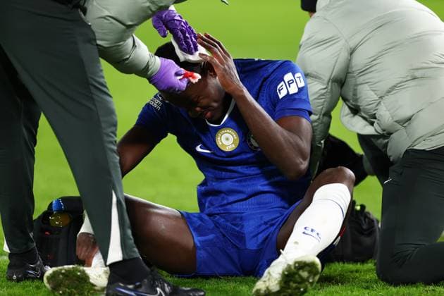 Trevoh Chalobah of Chelsea receives treatment at full time after a clash of heads with Marcos Senesi of Bournemouth Chelsea v AFC Bournemouth, Premier League, Football, Stamford Bridge, London, UK - 30 Dec 2025London Stamford Bridge United Kingdom EDITORIAL USE ONLY No use with unauthorised audio, video, data, fixture lists, club league logos or live services. Online in-match use limited to 120 images, no video emulation. No use in betting, games or single club league player publications. Copyright: xSimonxDael Shutterstockx 16216216bh