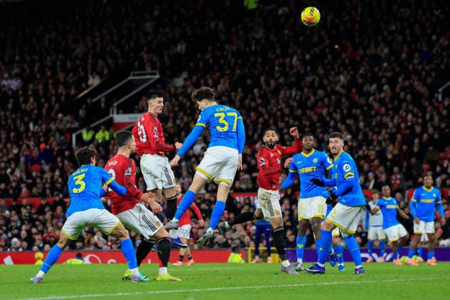 Manchester United, ManU v Wolverhampton Wanderers, Premier League Benjamin Sesko (30) of Manchester United has a header on goal during the Premier League match between Manchester United and Wolverhampton Wanderers at Old Trafford, Manchester, UK on 30 December 2025. Manchester Old Trafford Greater Manchester UK Editorial use only DataCo restrictions apply See www.football-dataco.com , Copyright: xConorxMolloyx PSI-23486-0064
