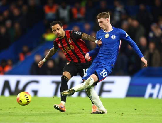 Cole Palmer of Chelsea is pressured by Justin Kluivert of Bournemouth during the Premier League game at Stamford Bridge , UK NEWSPAPERS OUT Copyright: xMarkxGreenwoodx