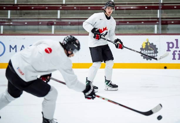 December 30, 2025, Minneapolis, Mn, Canada: Canada s Carter Bear (12) practices with teammate Liam Greentree (24) during the 2026 IIHF World Junior Championship, in Minneapolis on Tuesday, Dec. 30, 2025. Canada News - December 30, 2025  - ZUMAc35_ 20251230_zaf_c35_016 Copyright: xChristopherxKatsarovx