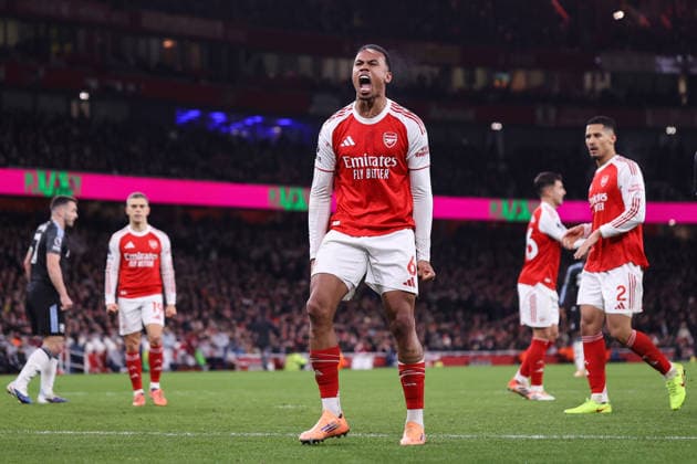 Arsenal v Aston Villa 30 December 2025, London - Premier League Football - Arsenal v Aston Villa - Gabriel of Arsenal celebrates after making an important block - Photo: Jacques Feeney Offside. London UK *** Arsenal gegen Aston Villa 30. Dezember 2025, London Premier League Fußball Arsenal gegen Aston Villa Gabriel von Arsenal jubelt nach einem wichtigen Block Foto Jacques Feeney Abseits London UK  Copyright: xJacquesxFeeneyx xOffsidexOffside
