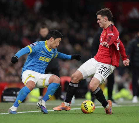 30th December 2025; Old Trafford, Manchester, England; Premier League Football, Manchester United, ManU versus Wolverhampton Wanderers; Hwang Hee-Chan of Wolverhampton Wanderers and Manuel Ugarte of Manchester United  RogerxEvans