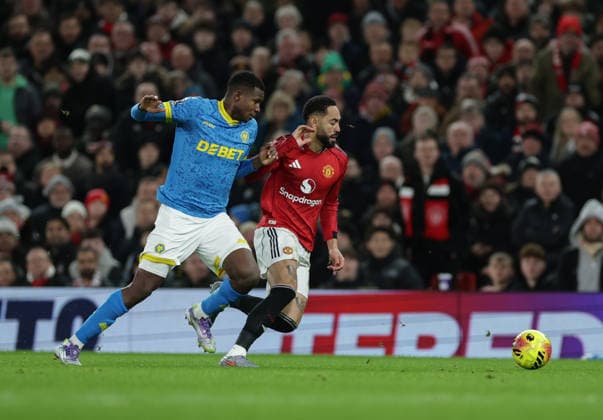 30th December 2025; Old Trafford, Manchester, England; Premier League Football, Manchester United, ManU versus Wolverhampton Wanderers; Matheus Cunha of Manchester United is tracked by Yerson Mosquera of Wolverhampton Wanderers  RogerxEvans