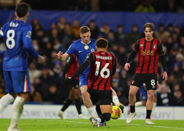 30th December 2025; Stamford Bridge, Chelsea, London, England: Premier League Football, Chelsea versus Bournemouth; Liam Delap of Chelsea challenged by Marcus Tavernier of AFC Bournemouth  JohnxPatrickxFletcher