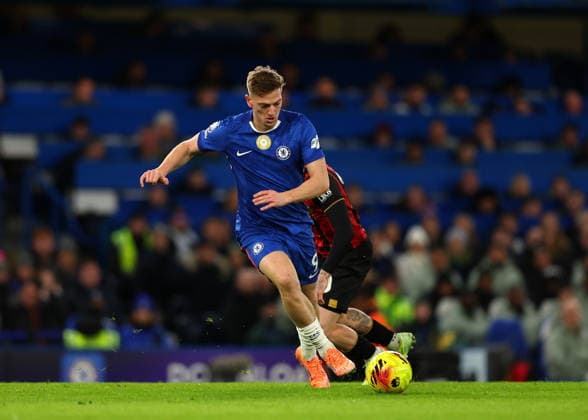 30th December 2025; Stamford Bridge, Chelsea, London, England: Premier League Football, Chelsea versus Bournemouth; Liam Delap of Chelsea on the ball  JohnxPatrickxFletcher