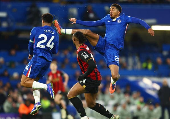 Chelsea v Bournemouth, English Premier League, Stamford Bridge, London, UK - 30 12 2025 Wesley Fofana of Chelsea clears the ball during the Premier League home game against Bournemouth London Stamford Bridge London GBR, UK NEWSPAPERS OUT Copyright: xMarkxGreenwoodx