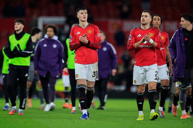 Manchester United, ManU v Wolverhampton Wanderers, Premier League Benjamin Sesko (30) and Diogo Dalot (2) of Manchester United at the end of the Premier League match between Manchester United and Wolverhampton Wanderers at Old Trafford, Manchester, UK on 30 December 2025. Manchester Old Trafford Greater Manchester UK Editorial use only DataCo restrictions apply See www.football-dataco.com , Copyright: xConorxMolloyx PSI-23486-0099
