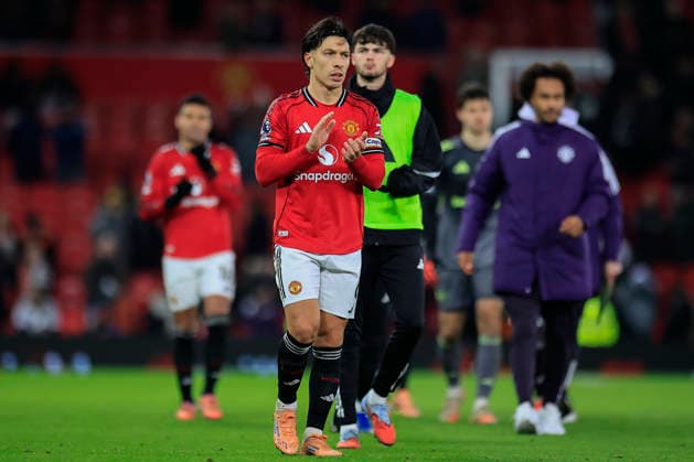 Manchester United, ManU v Wolverhampton Wanderers, Premier League Lisandro Martinez (6) of Manchester United at the end of the Premier League match between Manchester United and Wolverhampton Wanderers at Old Trafford, Manchester, UK on 30 December 2025. Manchester Old Trafford Greater Manchester UK Editorial use only DataCo restrictions apply See www.football-dataco.com , Copyright: xConorxMolloyx PSI-23486-0100