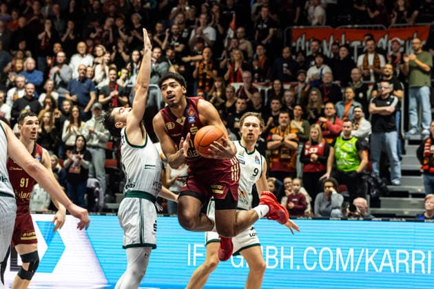GER, easy-Credit Basketball-Bundesliga, Niners Chemnitz - VET-CONCEPT Gladiators Trier. 30.12.2025, Messe, Chemnitz, GER, easy-Credit Basketball-Bundesliga, Niners Chemnitz - VET-CONCEPT Gladiators Trier. Kostja Mushidi (Niners Chemnitz, 11) Foto Alexander Trienitz Chemnitz Messe Sachsen Deutschland
