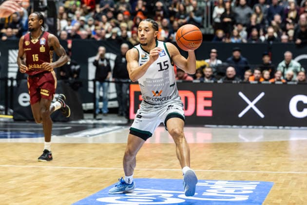 GER, easy-Credit Basketball-Bundesliga, Niners Chemnitz - VET-CONCEPT Gladiators Trier. 30.12.2025, Messe, Chemnitz, GER, easy-Credit Basketball-Bundesliga, Niners Chemnitz - VET-CONCEPT Gladiators Trier. Jordan Roland (VET-CONCEPT Gladiators Trier 15) Foto Alexander Trienitz Chemnitz Messe Sachsen Deutschland