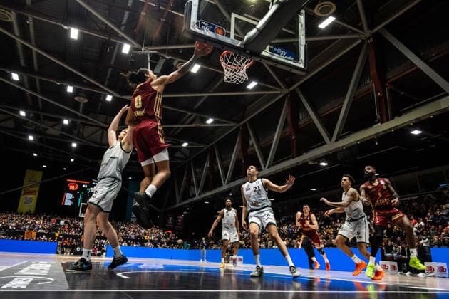 GER, easy-Credit Basketball-Bundesliga, Niners Chemnitz - VET-CONCEPT Gladiators Trier. 30.12.2025, Messe, Chemnitz, GER, easy-Credit Basketball-Bundesliga, Niners Chemnitz - VET-CONCEPT Gladiators Trier. Kevin Yebo (Niners Chemnitz, 0) Foto Alexander Trienitz Chemnitz Messe Sachsen Deutschland