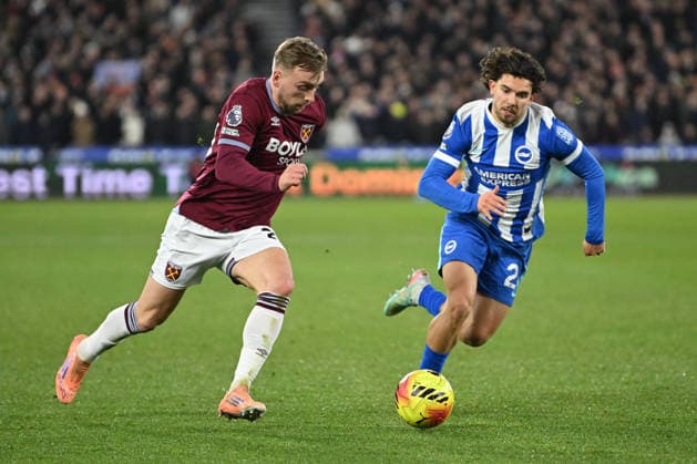 West Ham United v Brighton and Hove Albion, Premier League West Ham United forward Jarrod Bowen (20) and Brighton And Hove Albion defender Ferdi Kadioglu (24) during the Premier League match between West Ham United and Brighton and Hove Albion at the London Stadium, London, UK on 30 December 2025. London London Stadium UK Editorial use only DataCo restrictions apply See www.football-dataco.com , Copyright: xPaulxBockingx PSI-23487-0156