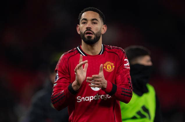 Manchester United, ManU v Wolverhampton Wanderers - Premier League MANCHESTER, ENGLAND - DECEMBER 30: Matheus Cunha of Manchester United acknowledges the fans after the Premier League match between Manchester United and Wolverhampton Wanderers at Old Trafford on December 30, 2025 in Manchester, England. Matheus Cunha Manchester Old Trafford England United Kingdom Copyright: xVisionhausx 776340542