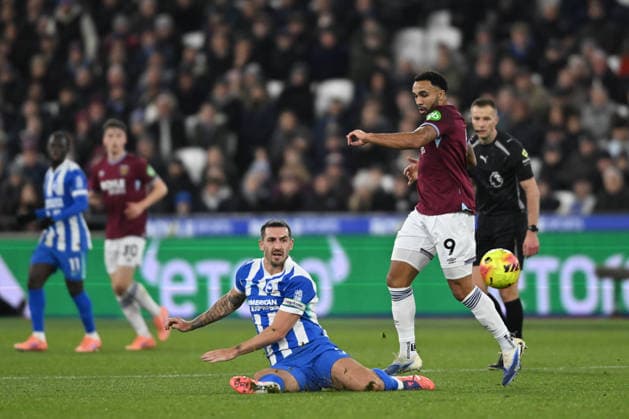 West Ham United v Brighton and Hove Albion, Premier League Brighton And Hove Albion defender Lewis Dunk (5) and West Ham United forward Callum Wilson (9) during the Premier League match between West Ham United and Brighton and Hove Albion at the London Stadium, London, UK on 30 December 2025. London London Stadium UK Editorial use only DataCo restrictions apply See www.football-dataco.com , Copyright: xPaulxBockingx PSI-23487-0191