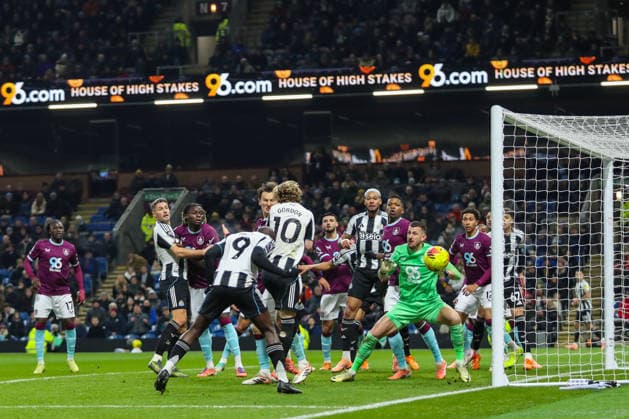 Burnley v Newcastle United, Premier League Yoane Wissa Of Newcastle United heads the ball towards goal during the Burnley v Newcastle United Premier League match at Turf Moor, Burnley, England on 30 December 2025 Credit: Lee Keuneke Every Second Media Editorial use only. All images are copyright Every Second Media Limited. No images may be reproduced without prior permission. All rights reserved. Premier League and Football League images are subject to licensing agreements with Football DataCo Limited. see https: www.football-dataco.com Copyright: xIMAGO EveryxSecondxMediax ESM-1730-0140 LeexKeunekex xEveryxSecondxMediax