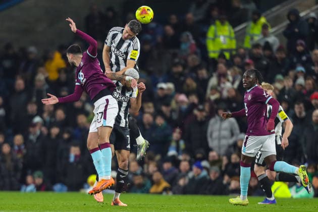 Burnley v Newcastle United, Premier League Fabian Schär Of Newcastle United heads the ball clear during the Burnley v Newcastle United Premier League match at Turf Moor, Burnley, England on 30 December 2025 Credit: Lee Keuneke Every Second Media Editorial use only. All images are copyright Every Second Media Limited. No images may be reproduced without prior permission. All rights reserved. Premier League and Football League images are subject to licensing agreements with Football DataCo Limited. see https: www.football-dataco.com Copyright: xIMAGO EveryxSecondxMediax ESM-1730-0156 LeexKeunekex xEveryxSecondxMediax