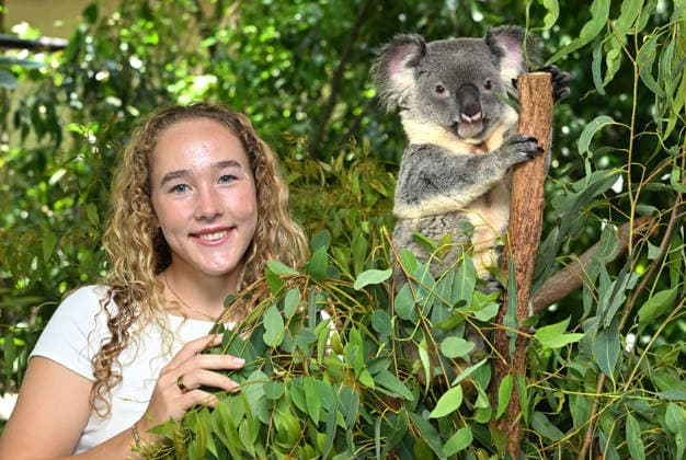 TENNIS ANDREEVA KOALA SANCTUARY, World No.9 tennis player Mirra Andreeva is seen with a Koala during a visit to Lone Pine Koala Sanctuary ahead of the Brisbane International in Brisbane, Wednesday, December 31, 2025. ( NO ARCHIVING Brisbane Queensland Australia  Copyright: xDarrenxEnglandx 20251231166450108042