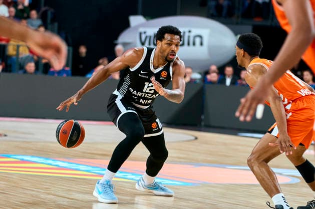December 30, 2025, Valencia, Spain: Sterling Brown (Partizan Mozzart Bet Belgrade) in action during the Euroleague Regular Season Round 19 between Valencia Basket and Partizan Mozzart Bet Belgrade at Roig Arena Stadium. Final score; Valencia Basket 86:63 Partizan Mozzart Bet Belgrade Valencia Spain - ZUMAs197 20251230_aaa_s197_251 Copyright: xGermanxVidalxPoncex