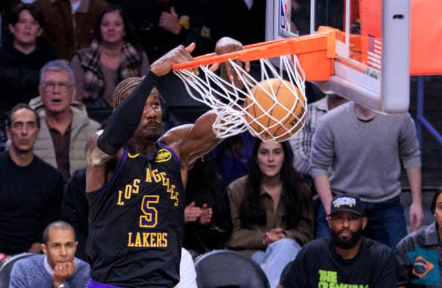 December 30, 2025, Los Angeles, California, USA: Deandre Ayton 5 of the Los Angeles Lakers dunks the ball during their regular season NBA, Basketball Herren, USA game against the Detroit Pistons on Tuesday December 30, 2025 at Crypto.com Arena in Los Angeles, California. LeBron James 23 celebrates his 41st birthday today. JAVIER ROJAS PI Los Angeles USA - ZUMAp124 20251230_zaa_p124_108 Copyright: xJavierxRojasx