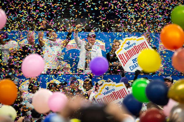 December 30, 2025: TCU Horned Frogs quarterback Ken Seals (9) and Head Coach Sonny Dykes celebrate winning the NCAA, College League, USA Valero Alamo Bowl against USC Trojans at the Alamodome. San Antonio, Texas. CSM San Antonio United States of America - ZUMAc04_ 20251231_faf_c04_011 Copyright: xMarioxCantux