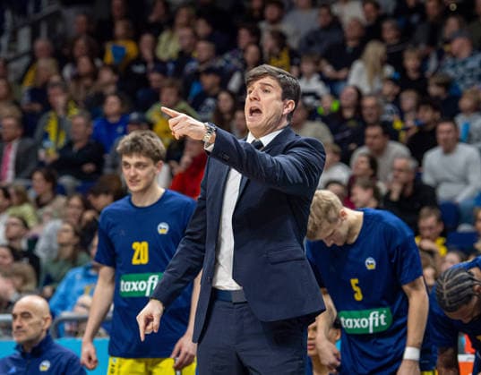 Basketball, Herren, Saison 2025 2026, easyCredit BBL (13. Spieltag, Nachholspiel), Alba Berlin - Löwen Braunschweig, Trainer Pedro Calles (Alba), 31.12.2025, Copyright: xSebastianxRäppold MatthiasxKochx