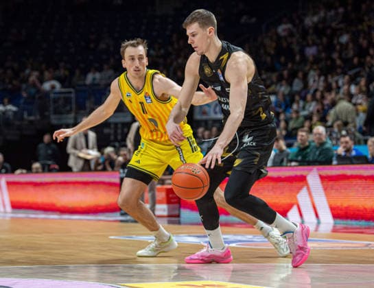Basketball, Herren, Saison 2025 2026, easyCredit BBL (13. Spieltag, Nachholspiel), Alba Berlin - Löwen Braunschweig, v.l. Moses Wood (Alba), Luka Scuka (Braunschweig), 31.12.2025, Copyright: xSebastianxRäppold MatthiasxKochx