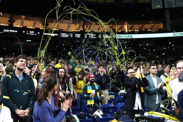 DEU, easyCredit BBL, ALBA vs. Loewen Braunschweig, 31.12.2025, Uber-Arena, Berlin, DEU, easyCredit BBL, ALBA vs. Loewen Braunschweig, im Bild ALBA-Fans, Fanblock,