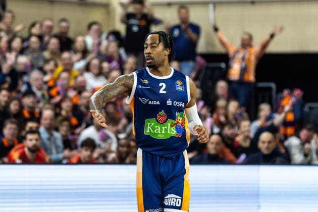 GER, easy-Credit Basketball-Bundesliga, Rostock Seawolves - FC Bayern München Basketball. 31.12.2025, Stadthalle, Rostock, GER, easy-Credit Basketball-Bundesliga, Rostock Seawolves - FC Bayern München Basketball. Jordan Bowden (Rostock Seawolves 2) Foto Alexander Trienitz Rostock Stadthalle Mecklenburg-Vorpommern Deutschland