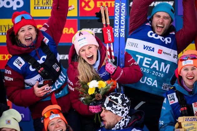 251231 Jessie Diggins of the United States celebrates on the podium after the women s 5km free technique mass start during day 4 of Tour de Ski on December 31, 2025 in Toblach. Photo: Maxim Thore BILDBYRAN kod MT MT0936 skidor cross-country skiing langrenn tour de ski dam bbeng tour de ski 2025 2026 25 26 masstart jubel *** 251231 Jessie Diggins of the United States celebrates on the podium after the women s 5km free technique mass start during day 4 of Tour de Ski on December 31, 2025 in Toblach Photo Maxim Thore BILDBYRAN kod MT MT0936 skidor cross country skiing langrenn tour de ski dam bbeng tour de ski 2025 2026 25 26 masstart jubel  Copyright: MAXIMxTHORE BB251231MT166