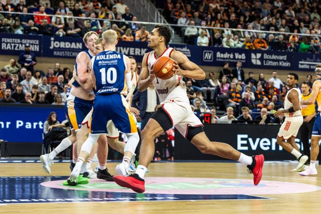 GER, easy-Credit Basketball-Bundesliga, Rostock Seawolves - FC Bayern München Basketball. 31.12.2025, Stadthalle, Rostock, GER, easy-Credit Basketball-Bundesliga, Rostock Seawolves - FC Bayern München Basketball. Oscar da Silva (FC Bayern München Basketball 1) Foto Alexander Trienitz Rostock Stadthalle Mecklenburg-Vorpommern Deutschland