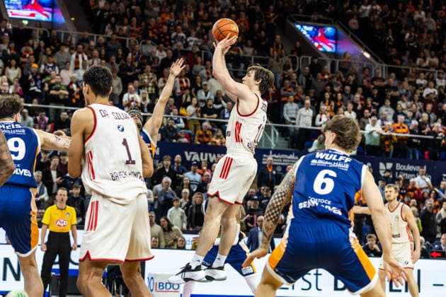 GER, easy-Credit Basketball-Bundesliga, Rostock Seawolves - FC Bayern München Basketball. 31.12.2025, Stadthalle, Rostock, GER, easy-Credit Basketball-Bundesliga, Rostock Seawolves - FC Bayern München Basketball. Justinian Jessup (FC Bayern München Basketball 10) Foto Alexander Trienitz Rostock Stadthalle Mecklenburg-Vorpommern Deutschland