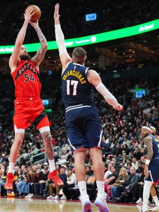 December 31, 2025, Toronto, On, CANADA: Toronto Raptors forward centre Sandro Mamukelashvili (54) shoots over Denver Nuggets centre Jonas Valanciunas (17) during second half NBA, Basketball Herren, USA action in Toronto on Wednesday December 31, 2025. Canada News - December 31, 2025  - ZUMAc35_ 20251231_zaf_c35_056 Copyright: xFrankxGunnx
