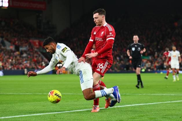 James Justin of Leeds United and Andrew Robertson of Liverpool Liverpool v Leeds United, Premier League, Football, Anfield, Liverpool, UK - 01 Jan 2026Liverpool Anfield United Kingdom EDITORIAL USE ONLY No use with unauthorised audio, video, data, fixture lists, club league logos or live services. Online in-match use limited to 120 images, no video emulation. No use in betting, games or single club league player publications. Copyright: xPaulxCurrie Shutterstockx 16216359af