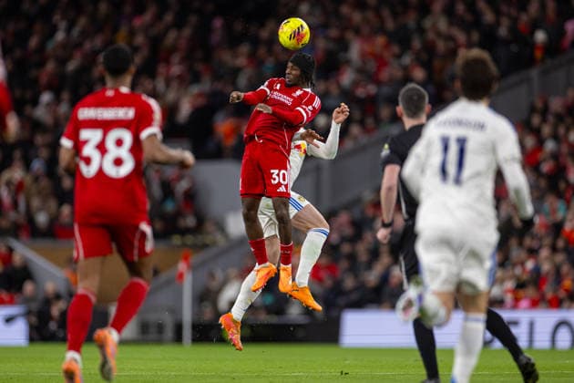 Football - FA Premier League - Liverpool FC v Leeds United FC LIVERPOOL, ENGLAND - New Year s Day, Thursday, January 1, 2026: Liverpool s Jeremie Frimpong jumps to head the ball during the FA Premier League match between Liverpool FC and Leeds United FC at Anfield. (Photo by David Rawcliffe Propaganda) LIVERPOOL Anfield MERSEYSIDE ENGLAND  Copyright: xDavidxRawcliffex P2026-01-01-Liverpool_Leeds-26