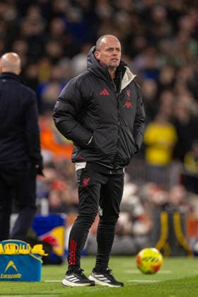 Football - FA Premier League - Liverpool FC v Leeds United FC LIVERPOOL, ENGLAND - New Year s Day, Thursday, January 1, 2026: Liverpool s first assistant coach Sipke Hulshoff during the FA Premier League match between Liverpool FC and Leeds United FC at Anfield. (Photo by David Rawcliffe Propaganda) LIVERPOOL Anfield MERSEYSIDE ENGLAND  Copyright: xDavidxRawcliffex P2026-01-01-Liverpool_Leeds-28