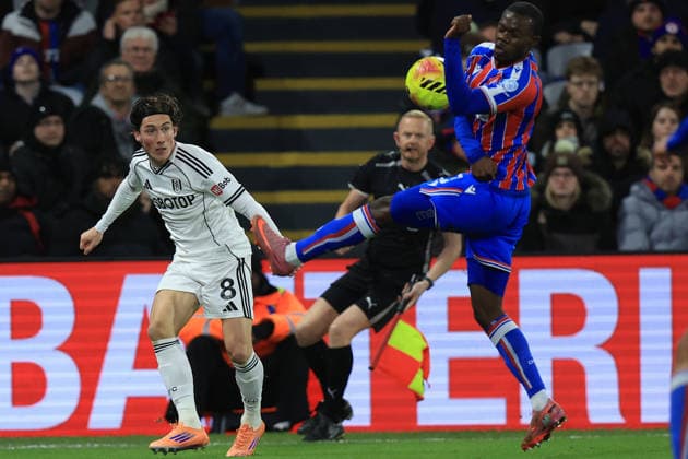 Crystal Palace v Fulham, Premier League Fulham midfielder Harry Wilson (8) crosses in during the Premier League match between Crystal Palace and Fulham at Selhurst Park, London, UK on 1 January 2026. London Selhurst Park Greater London UK Editorial use only DataCo restrictions apply See www.football-dataco.com , Copyright: xSimonxRoex PSI-23503-0023