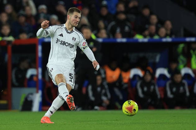 Crystal Palace v Fulham, Premier League Fulham defender Joachim Andersen (5) during the Premier League match between Crystal Palace and Fulham at Selhurst Park, London, UK on 1 January 2026. London Selhurst Park Greater London UK Editorial use only DataCo restrictions apply See www.football-dataco.com , Copyright: xSimonxRoex PSI-23503-0048