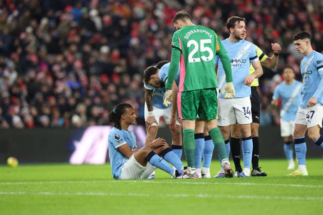 Sunderland, England, 1st January 2026. Nathan Ake of Manchester City goes down injured during the Sunderland vs Manchester City Premier League match at the Stadium Of Light, Sunderland. Picture credit should read: Nigel Roddis Sportimage EDITORIAL USE ONLY. No use with unauthorised audio, video, data, fixture lists, club league logos or live services. Online in-match use limited to 120 images, no video emulation. No use in betting, games or single club league player publications. SPI_014_NR_SUND_MANC SPI-4424-0014