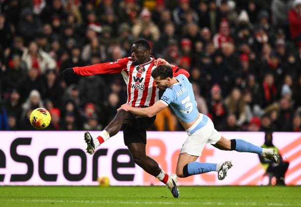 Brian Brobbey of Sunderland fends off Ruben Dias of Manchester City Sunderland v Manchester City, Premier League, Football, Stadium of Light, Sunderland, UK - 01 Jan 2026Sunderland Stadium of Light United Kingdom EDITORIAL USE ONLY No use with unauthorised audio, video, data, fixture lists, club league logos or live services. Online in-match use limited to 120 images, no video emulation. No use in betting, games or single club league player publications.  Copyright: xRichardxLee Shutterstockx 16216366t