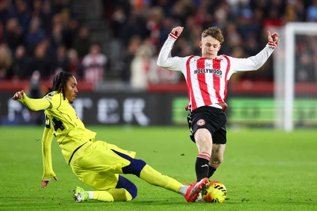 London, England, 1st January 2026. Keane Lewis-Potter of Brentford is challenged by Djed Spence of Tottenham Hotspur during the Brentford vs Tottenham Hotspur Premier League match at Gtech Community Stadium, London. Picture credit should read: Paul Terry Sportimage EDITORIAL USE ONLY. No use with unauthorised audio, video, data, fixture lists, club league logos or live services. Online in-match use limited to 120 images, no video emulation. No use in betting, games or single club league player publications. SPI_022_PT_Brentford_Tottenham SPI-4425-0022