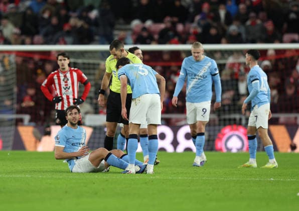 Sunderland, England, 1st January 2026. Nico Gonzalez of Manchester City goes down injured during the Sunderland vs Manchester City Premier League match at the Stadium Of Light, Sunderland. Picture credit should read: Nigel Roddis Sportimage EDITORIAL USE ONLY. No use with unauthorised audio, video, data, fixture lists, club league logos or live services. Online in-match use limited to 120 images, no video emulation. No use in betting, games or single club league player publications. SPI_017_NR_SUND_MANC SPI-4424-0017