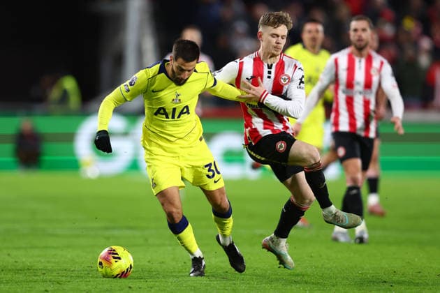 London, England, 1st January 2026. Rodrigo Bentancur of Tottenham Hotspur and Keane Lewis-Potter of Brentford challenge for the ball during the Brentford vs Tottenham Hotspur Premier League match at Gtech Community Stadium, London. Picture credit should read: Paul Terry Sportimage EDITORIAL USE ONLY. No use with unauthorised audio, video, data, fixture lists, club league logos or live services. Online in-match use limited to 120 images, no video emulation. No use in betting, games or single club league player publications. SPI_023_PT_Brentford_Tottenham SPI-4425-0023