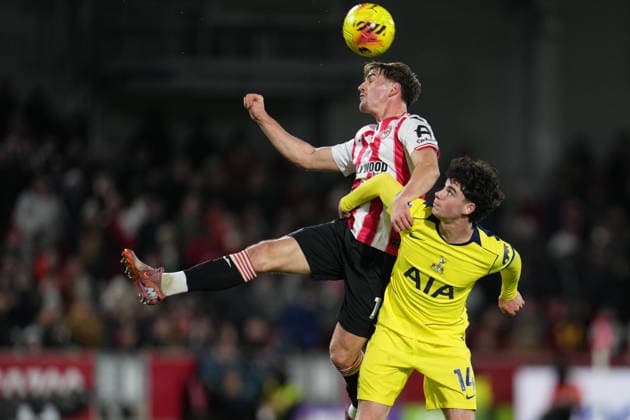 Premier League Brentford v Tottenham Hotspur Yehor Yarmolyuk of Brentford wins header during the Premier League match Brentford vs Tottenham Hotspur at The Gtech Community Stadium, London, United Kingdom, 1st January 2026 (Photo by Harvey Murphy News Images) Copyright: xHarveyxMurphy NewsxImagesx